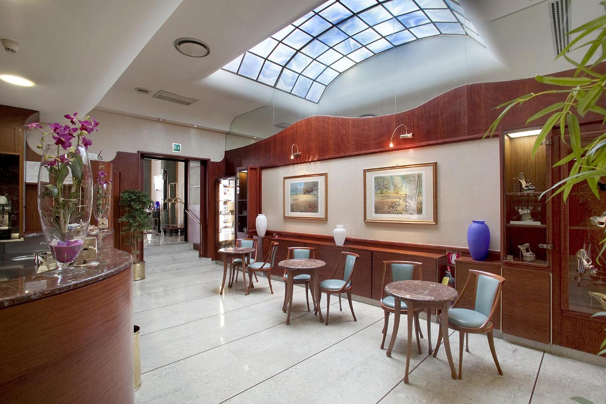 Palace Hotel チヴィタノーヴァ・マルケ エクステリア 写真
