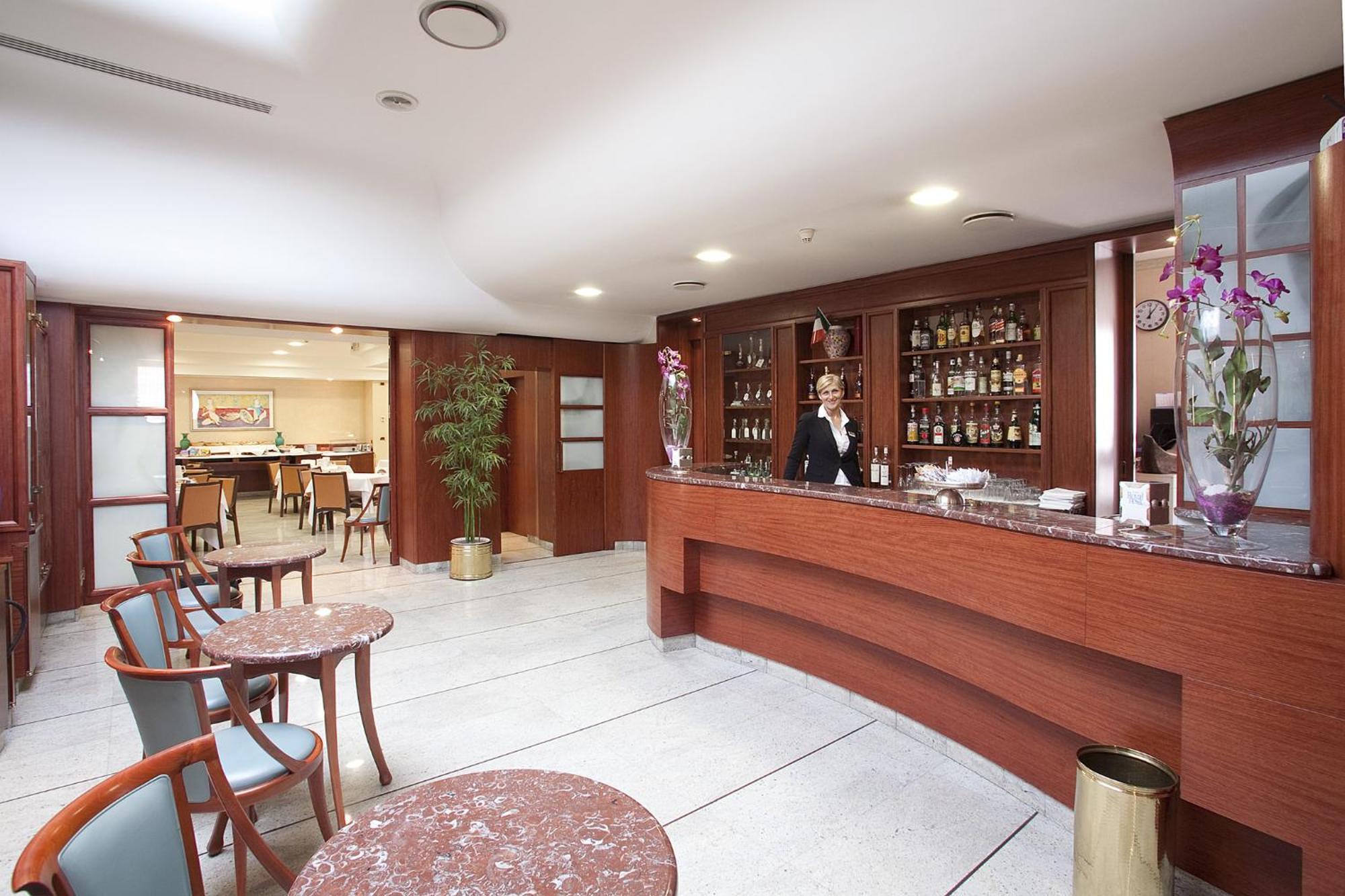 Palace Hotel チヴィタノーヴァ・マルケ エクステリア 写真