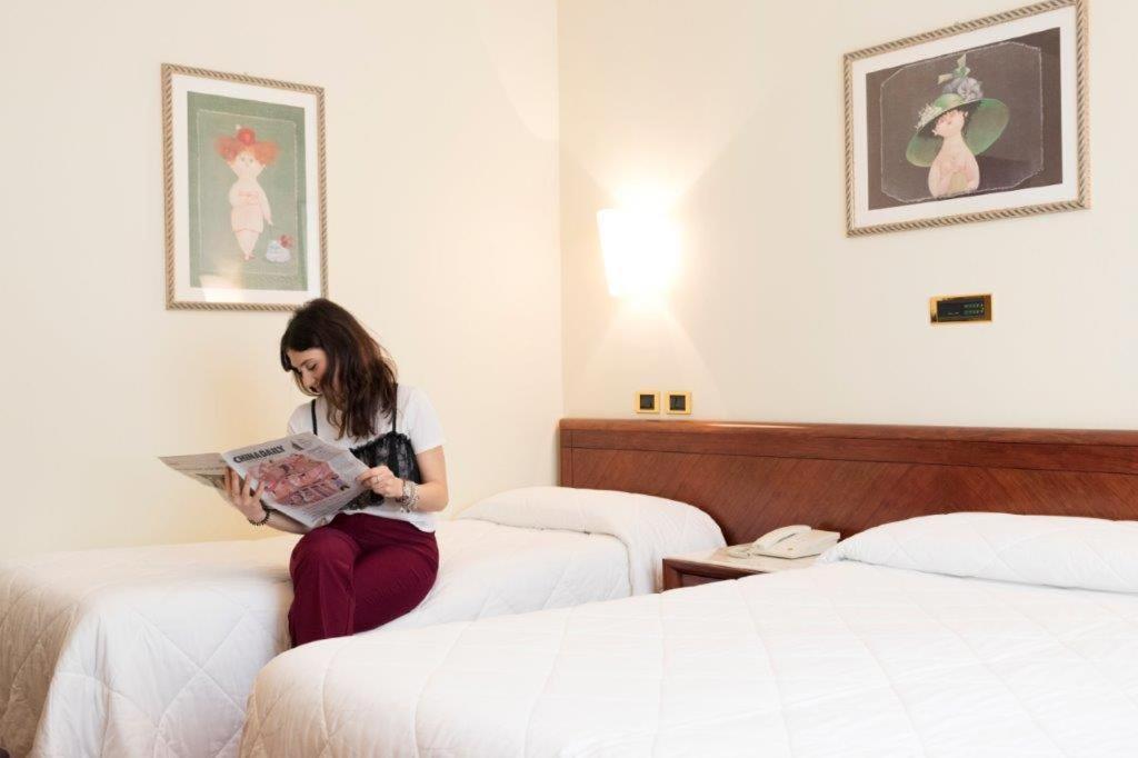Palace Hotel チヴィタノーヴァ・マルケ エクステリア 写真