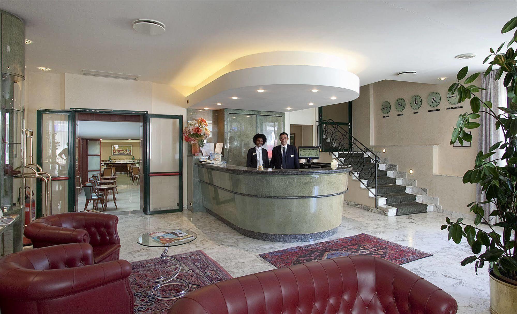 Palace Hotel チヴィタノーヴァ・マルケ エクステリア 写真